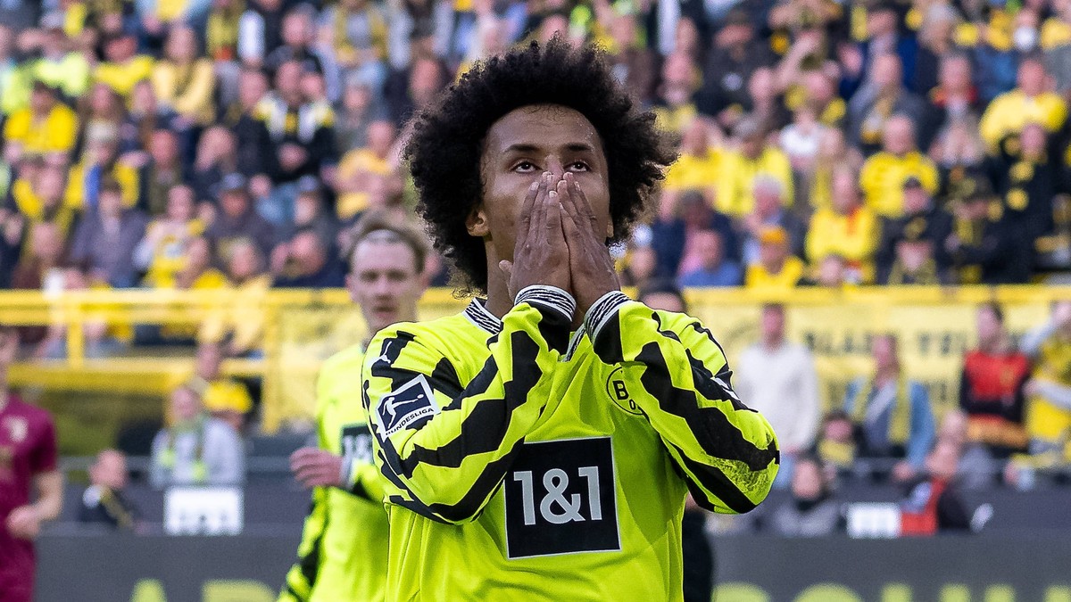 08.03.2025, Fussball: 1. Bundesliga, Saison 2024/2025, 25. Spieltag, Borussia Dortmund - FC Augsburg im Signal Iduna Park in Dortmund. Karim Adeyemi Borussia Dortmund 09, 27 ist nach einer vergebenen  ...