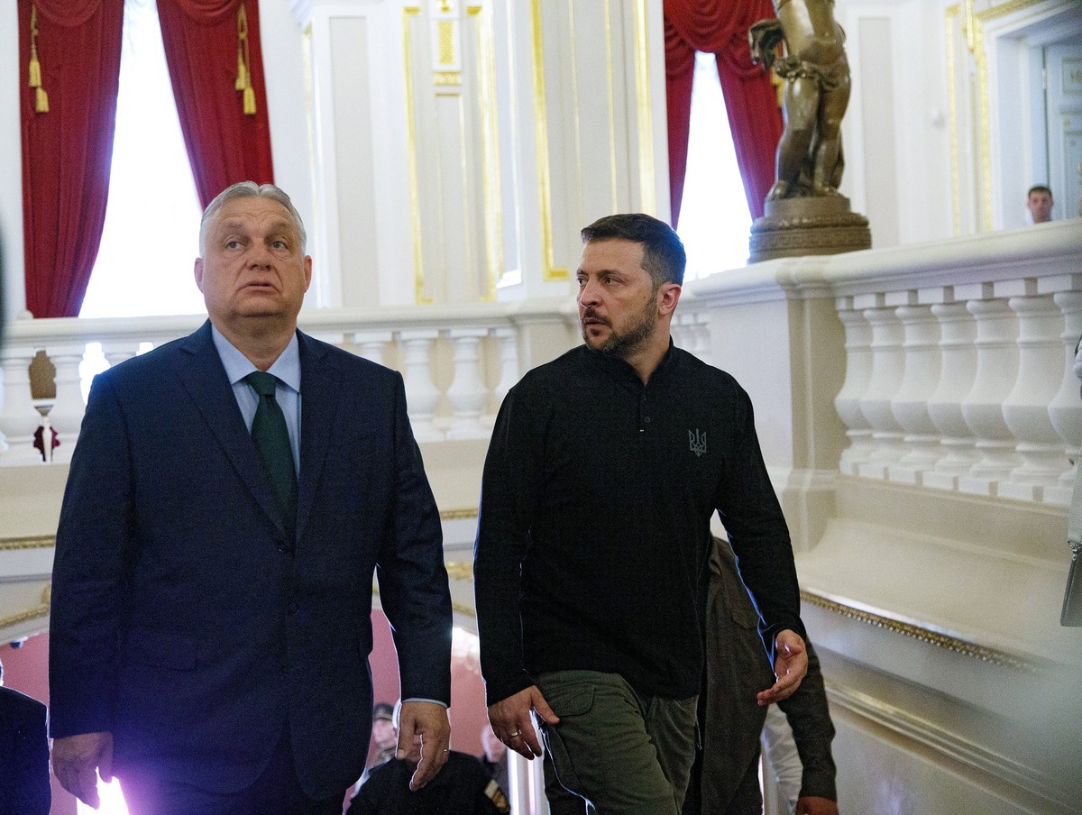 KYIV, UKRAINE - JULY 2, 2024 - President of Ukraine Volodymyr Zelenskyy R and Prime Minister of Hungary Viktor Orban C arrive for their official meeting in Kyiv, capital of Ukraine. This photo cannot  ...