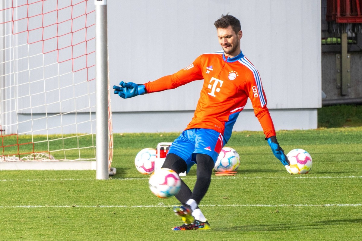 Sven Ulreich 26 FC Bayern Muenchen, FC Bayern Muenchen Trainingsauftakt nach Winterpause, Fussball, Saison 2022/2023 an der Saebenerstrasse. 04.01.2023 Muenchen Bayern Deutschland *** Sven Ulreich 26  ...