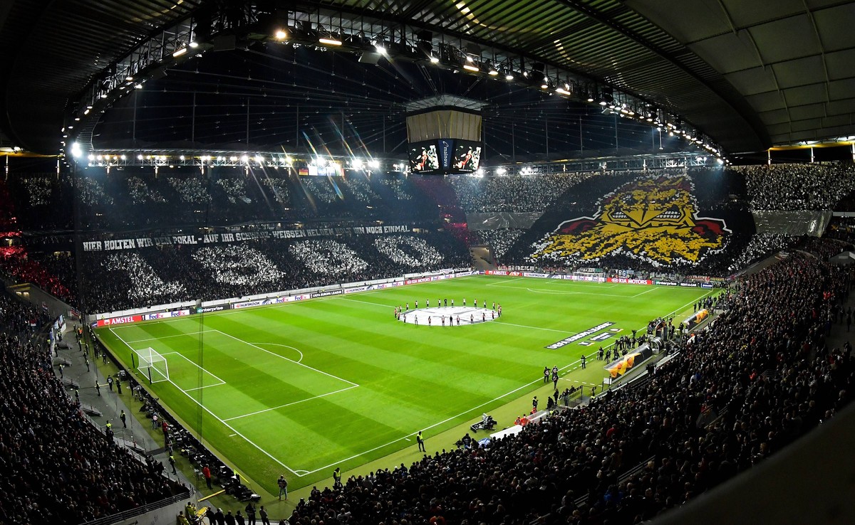 04.10.2018, xblx, Fussball UEFA Europa League, Eintracht Frankfurt - Lazio Rom emspor, v.l. Choreographie der Fans vor dem Spiel , Choreo (DFL/DFB REGULATIONS PROHIBIT ANY USE OF PHOTOGRAPHS as IMAGE ...