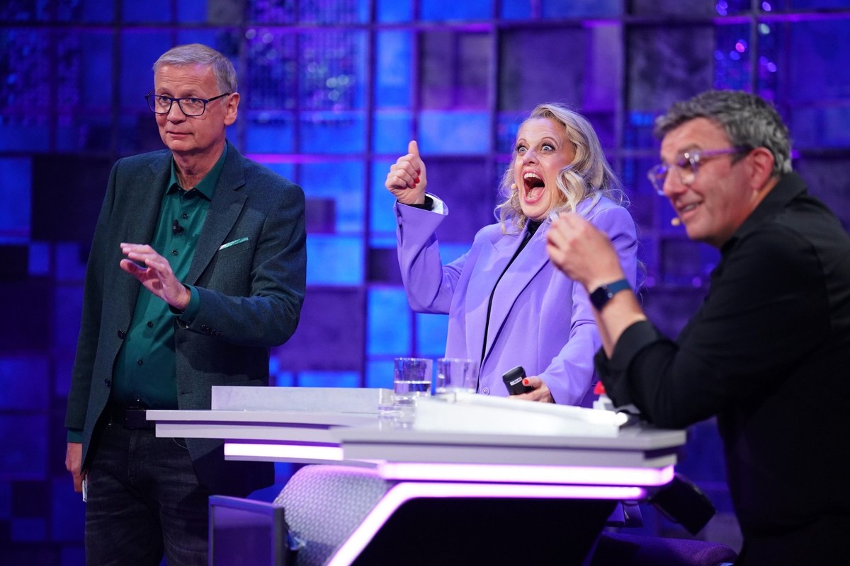 Barbara Schöneberger und Günther Jauch zu Beginn der Sendung. Thomas Gottschalk fehlte wieder.
Die Verwendung des sendungsbezogenen Materials ist nur mit dem Hinweis und Verlinkung auf RTL+ gestattet ...