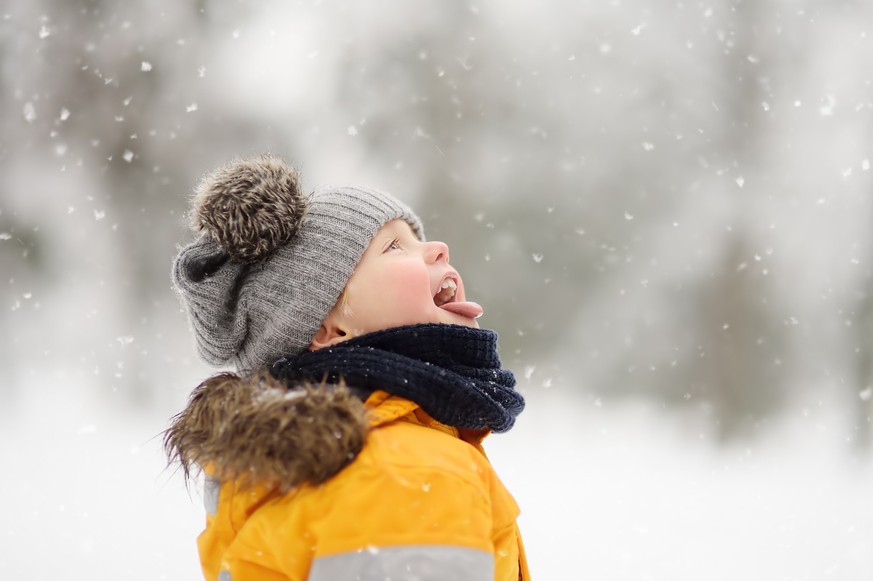 Klein und Groß können sich am Sonntag oder Montag fast überall im Land auf Schneeflocken freuen.