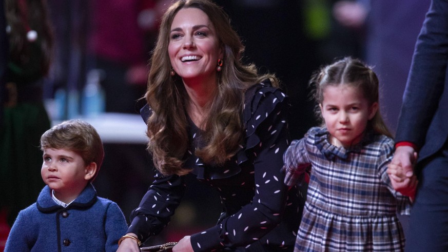 Prinz William und Herzogin Kate besuchen mit ihren Kindern Pantomime Vorstellung in London . 11/12/2020. London, United Kingdom. Prince William and Kate Middleton, The Duke and Duchess of Cambridge, w ...