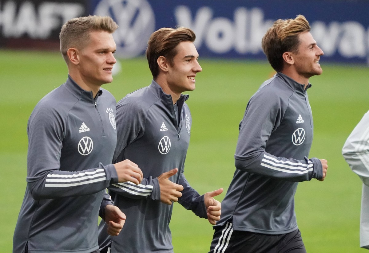 Matthias Ginter Deutschland Germany, Florian Neuhaus Deutschland Germany, Jonas Hofmann Deutschland Germany - 05.10.2020: Training der Deutschen Nationalmannschaft, Suedstadion Koeln DISCLAIMER: DFB r ...