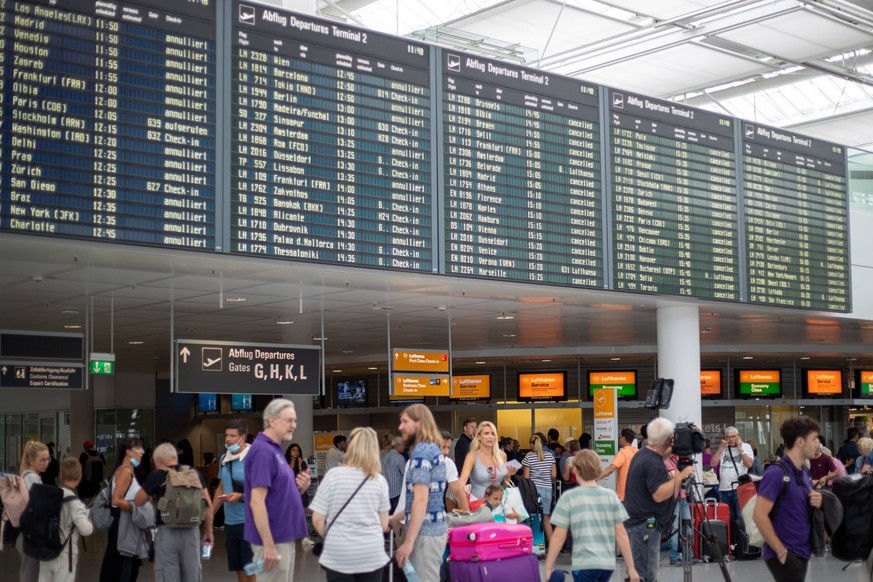 Streik am Flughafen: Lufthansa Flugverkehr weitgehend eingestellt Durch den Streik der Lufthansa Besch