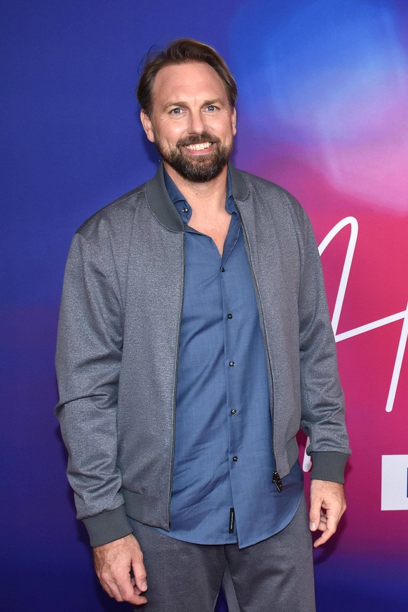 Steven G�tjen bei der Ankunft zur Premiere der Sat.1 Show Helene Fischer - Ein Abend im Rausch am 10.11.2021 im Delphi Filmpalast in Berlin Premiere der Helene Fischer - Ein Abend im Rausch Show in Be ...