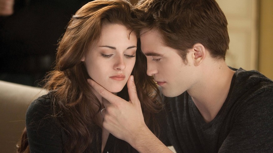 Summit Entertainment / DR TWILIGHT CHAPITRE 5 - REVELATION, 2eme PARTIE (THE TWILIGHT SAGA - BREAKING DAWN PART 2) de Bill Condon 2012 USA avec Kristen Stewart et Robert Pattinson suite, sequelle, vam ...