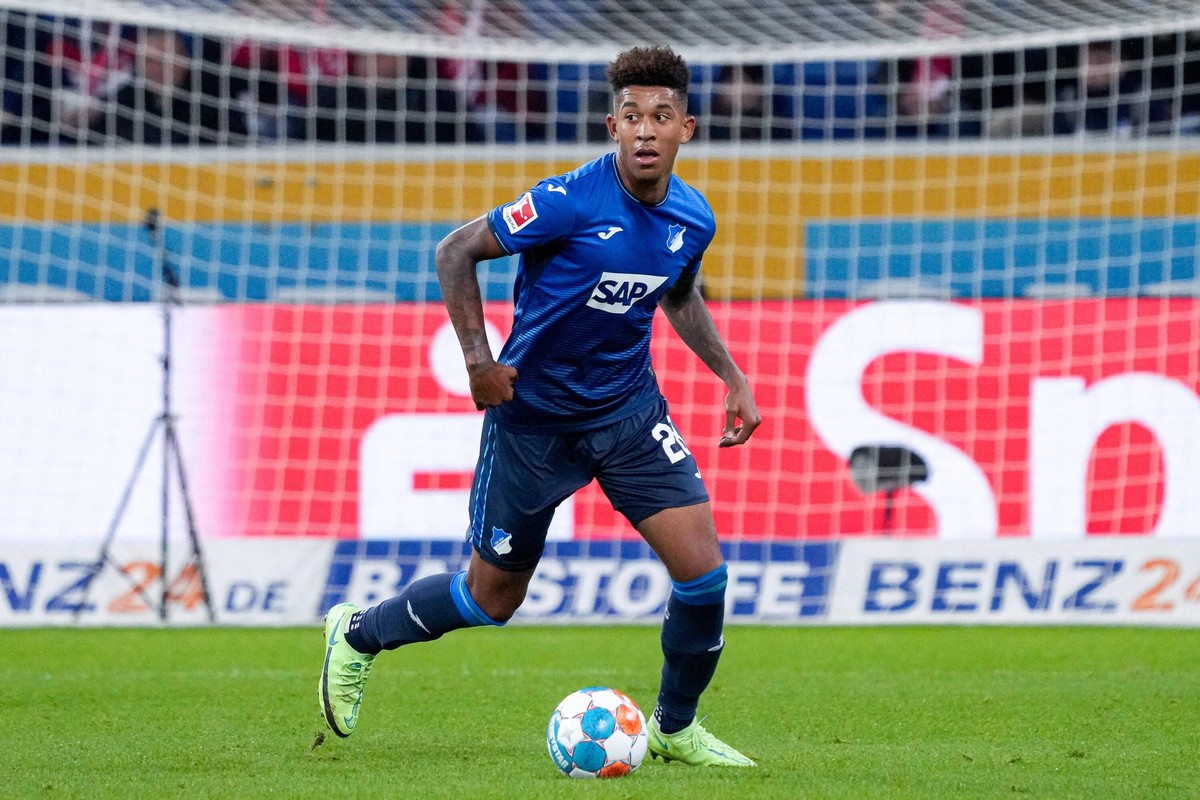 Christopher Jeffrey Richards Chris Richards, Hoffenheim, 28, am Ball, Freisteller, Ganzk