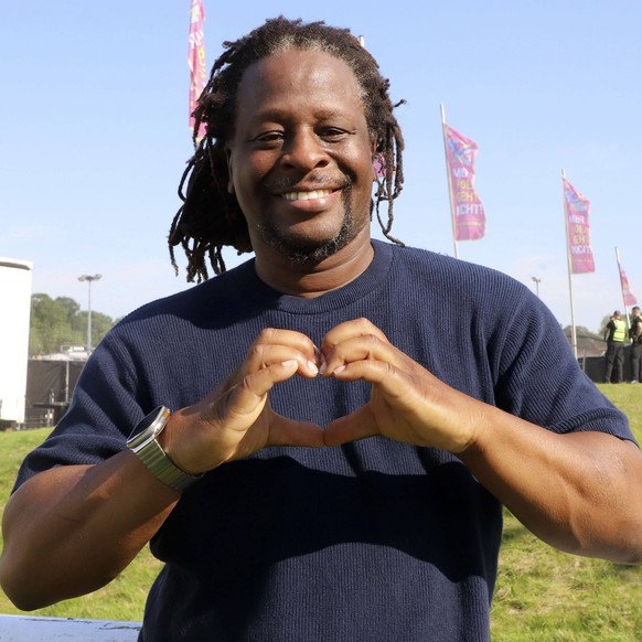 Mola Adebisi bei der 90s Super Show 2024 auf der Horner Rennbahn. Hamburg, 20.07.2024 *** Mola Adebisi at the 90s Super Show 2024 at the Horner Rennbahn Hamburg, 20 07 2024 Foto:xgbrcix/xFuturexImagex ...
