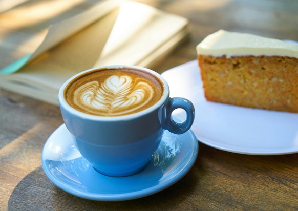 Kaffee und Kuchen können den Blutzuckerspiegel in die Höhe treiben.