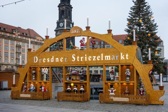 DEU/Deutschland/Sachsen/Dresden, 28.11.2021, Abgesagte Weihnachtsmaerkte, Striezelmarkt Dresden, Aufgrund der Corona-Pandemie wurden Weihnachtmaerkte in Sachsen abgesagt. Der traditionelle Striezelmar ...