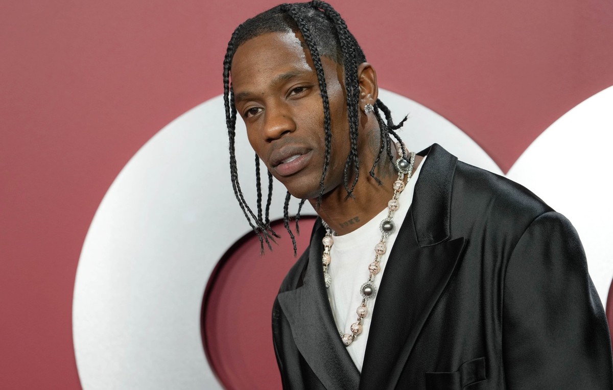 ARCHIV - 17.11.2023, USA, Los Angeles: US-Rapper Travis Scott kommt zur GQ&#039;s-Men-of-the-Year-Party. Scott wurde am frühen Donnerstagmorgen, 20.06.2024 von der Polizei in Miami Beach wegen Hausfri ...