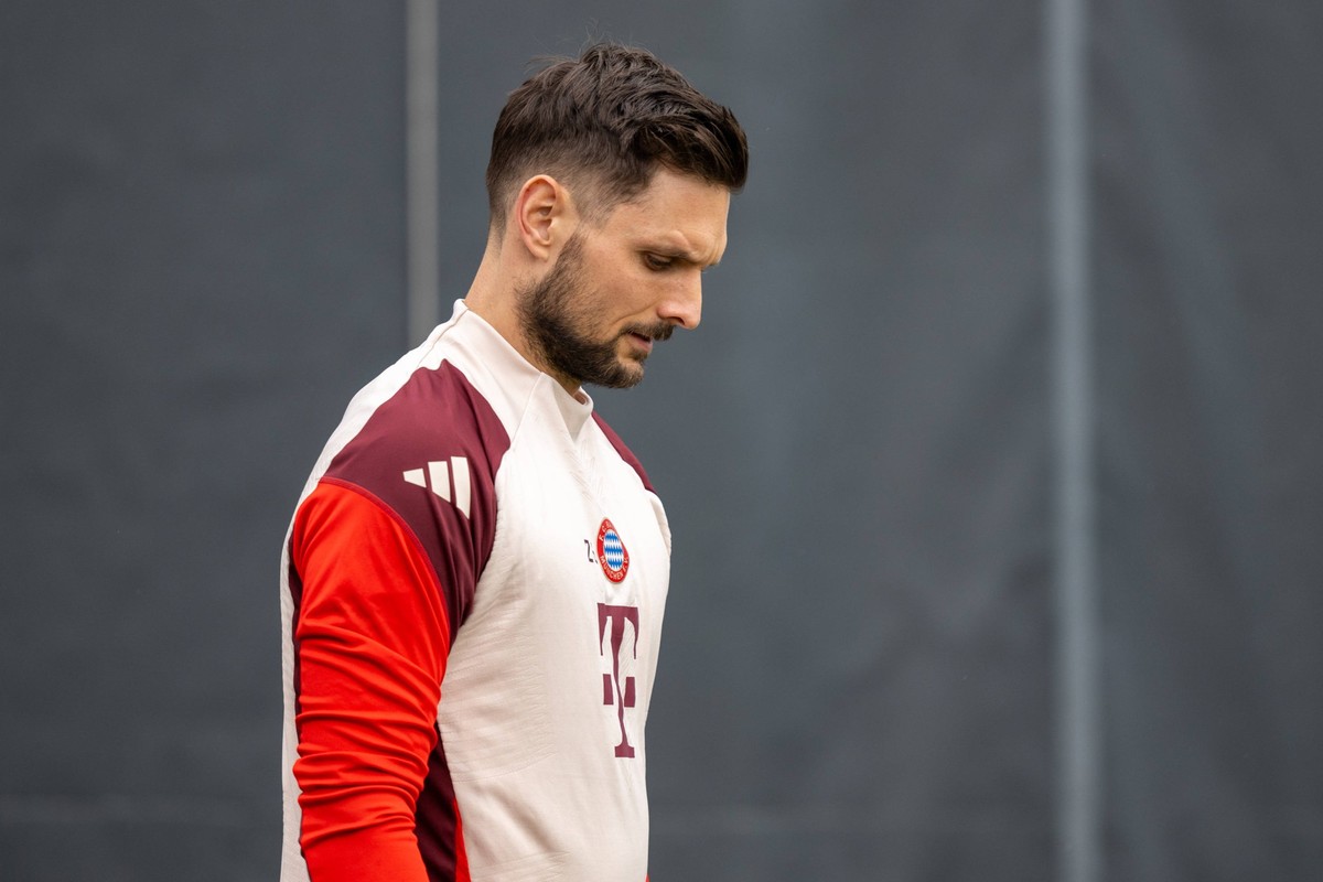 Sven Ulreich 26 FC Bayern Muenchen, Abschlusstraining vor dem UEFA Champions League-Spiel gegen Celtic Glasgow, Saison 2024/2025 an der Saebener Strasse. 11.02.2025 DFB regulations prohibit any use of ...