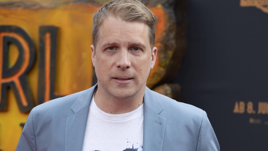 Oliver POCHER, Moderator, Roter Teppich, Red Carpet Show, Ankunft, arrival, Filmpremiere JURASSIC WORLD - EIN NEUES ZEITALTER am 30.05.2022 in Koeln, *** Oliver POCHER, presenter, red carpet, red carp ...