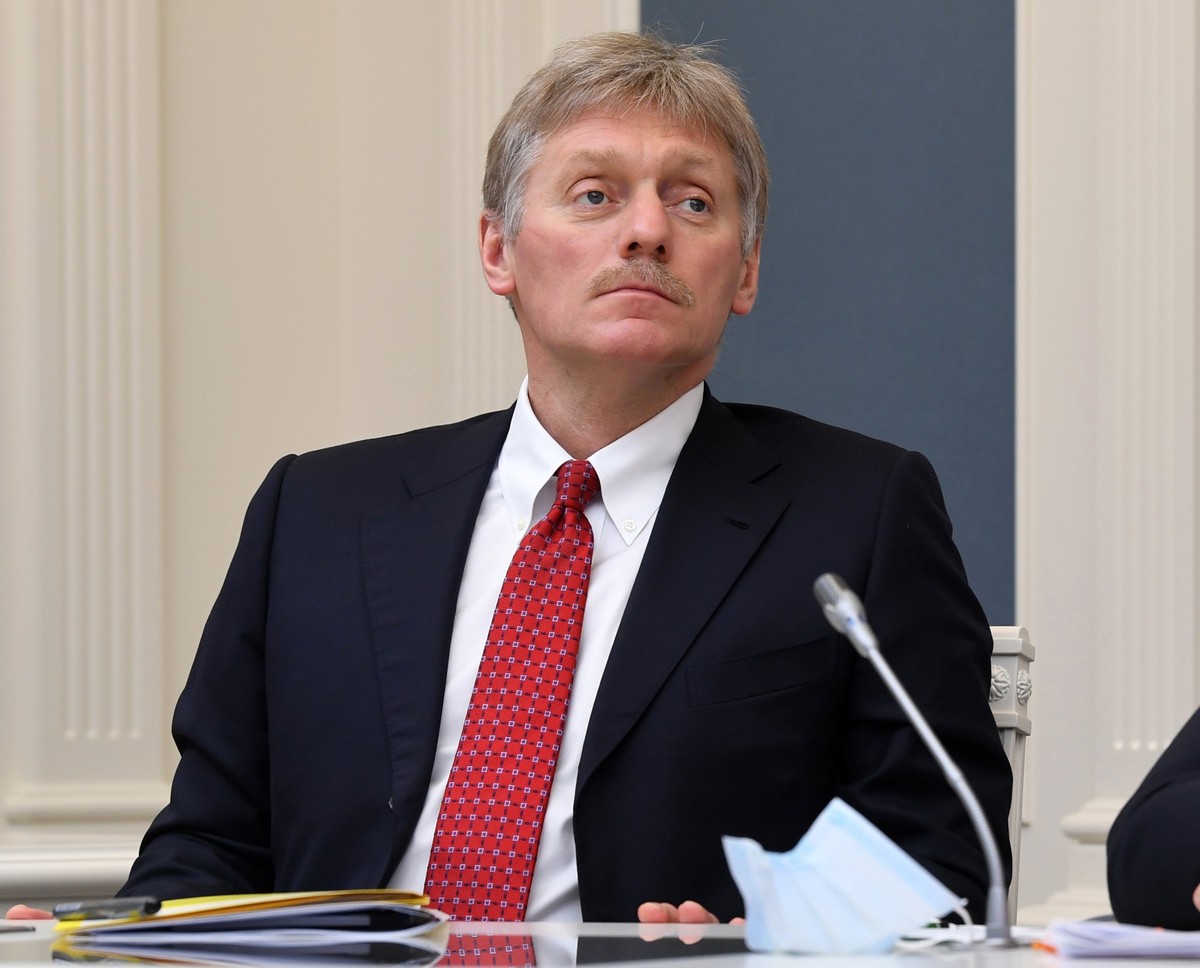 ARCHIV - 14.04.2020, Russland, Moskau: Dmitri Peskow, Sprecher des russischen Pr�sidenten Putin, nimmt an einer Videokonferenz im Moskauer Kreml mit Putin teil. Peskow hat die IOC-Entscheidung kritisi ...