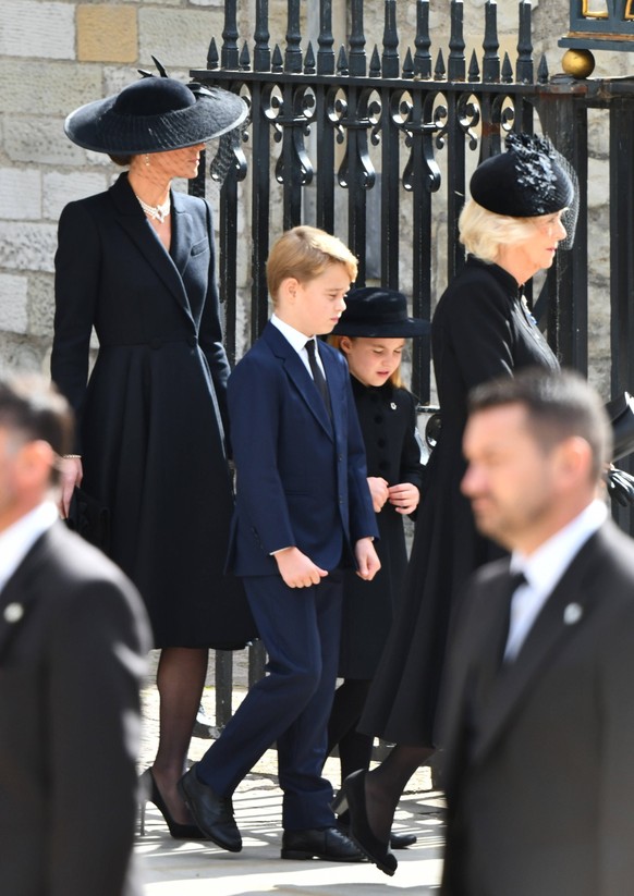 PAP09222603 19 September 2022. HM Queen Elizabeth II is moved from Westminster Hall on the State Gun Carriage of the Royal Navy to Westminster Abbey. 19 September 2022. HM Queen Elizabeth II is moved ...