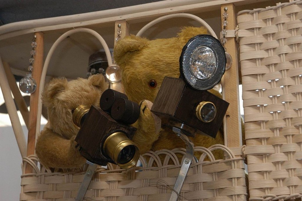 Teddybären-Ausstellung, Potsdam, 8.11.2003,;Teddy, Teddybär, Bär, Baer, Bären, Baeren, historisch, 100, Geburtstag, Potsdamer Bahnhofspassagen, Plüsch, Steiff, Spielzeug, Kinderspielzeug, Zeppelin, Ka ...