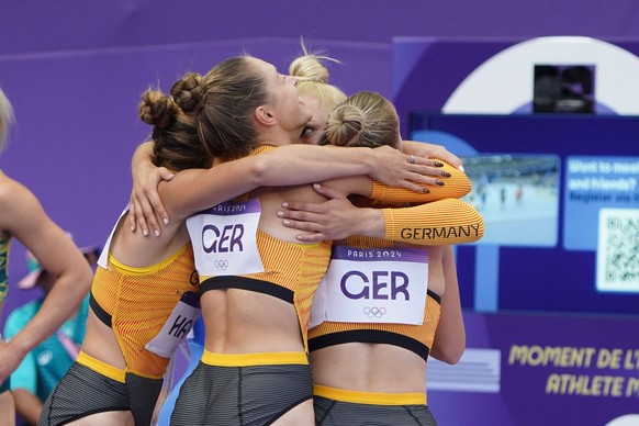 Olympic Games, Olympische Spiele, Olympia, OS Paris 2024, Olympische Spiele 2024, 26.07-10.08.2024 , Leichtathletik, Track and Field, Stade de France Paris, 4x100m Staffel Frauen , Rebekka Haase, Gina ...