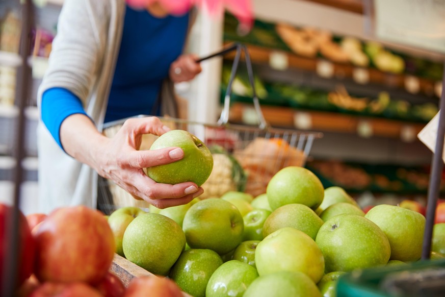 einkaufen,apfel,aussuchen *** shopping,apple,choosing mmq-yb0