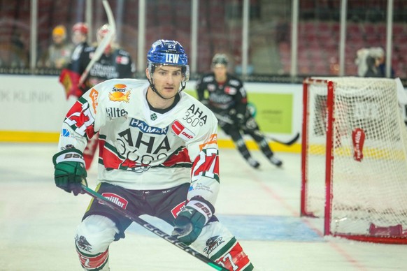 Germany, Koeln, 08.01.2023, RheinEnergieSTADION, Koelner Haie vs Augsburger Panther - Penny DEL, Adam Johnson Augsburger Panther looks Cologne RheinEnergieSTADION Northrine Westfalia Germany *** Germa ...