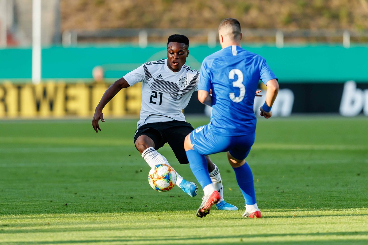 Zwickau, Deutschland, 05.09.2019, Laenderspiel, U21, U 21 Deutschland - Griechenland, Ridle Baku (GER) und Alexandros Katranis (GRE) im Zweikampf, battle for theb all ( Zwickau GGZ Arena Saxony German ...