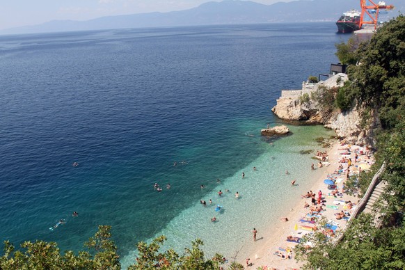 Der Strand Pecine in Rijeka.