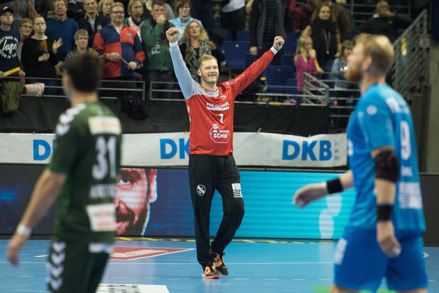 Johannes Bitter - 1 - Stuttgart, Jubel, sieg, 01.11.2018, Handball, Fuechse vs TVB 1898 Stuttgart , GER, Berlin, 01.11.2018, Handball, Fuechse vs TVB 1898 Stuttgart, Max-Schmeling-Halle *** Johannes B ...