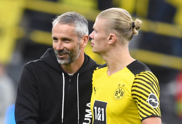 19.09.2021, Nordrhein-Westfalen, Dortmund: Fu�ball: Bundesliga, Borussia Dortmund - 1. FC Union Berlin, 5. Spieltag im Signal Iduna Park. Dortmunds Trainer Marco Rose (l) bedankt sich nach dem Spiel b ...