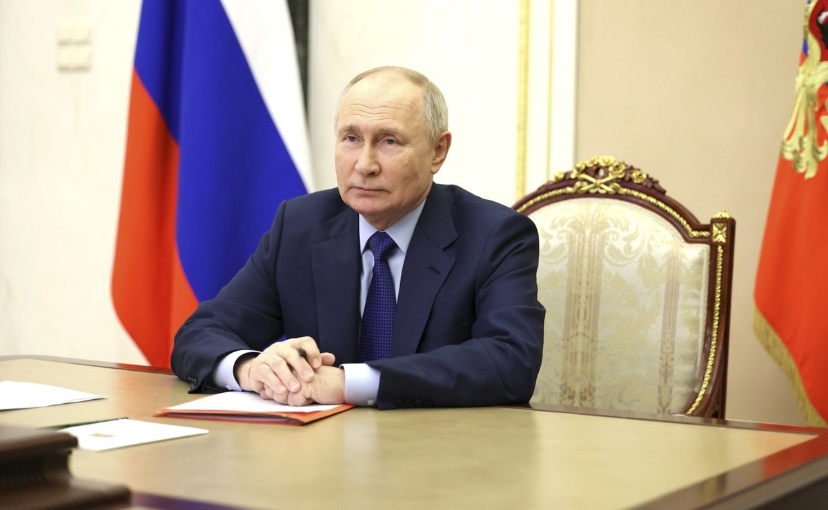 09.02.2024, Russland, Moskau: Wladimir Putin, Präsident von Russland, leitet eine Videokonferenz mit den ständigen Mitgliedern des Sicherheitsrates vom Kreml aus. Foto: Sergei Ilyin/Kremlin Pool/Plane ...