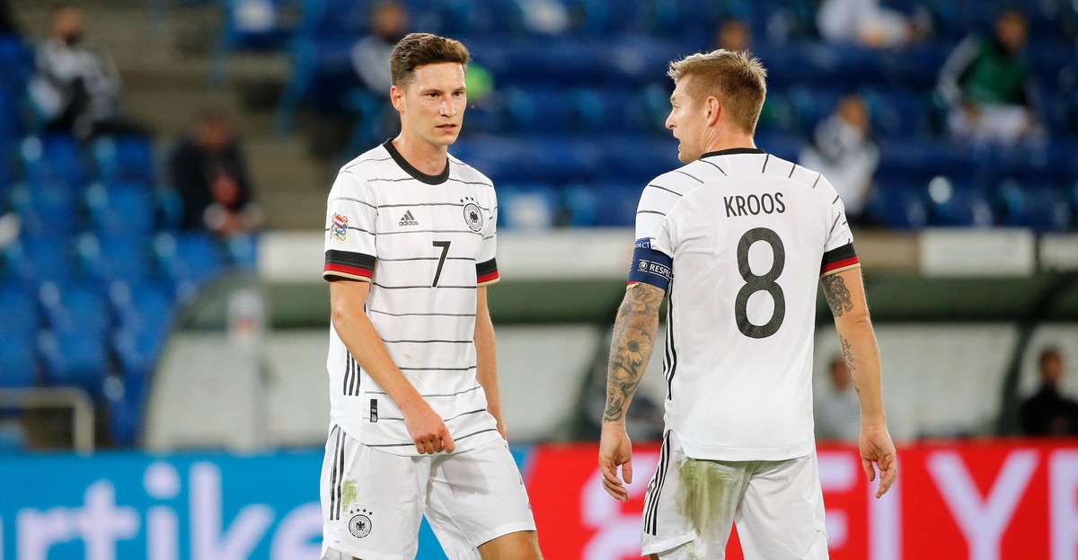 Foto Manuel Geisser 06.9.2020 Basel : St.Jakob Park Basel Fussball Saison 2020/2021 Herren Nations League 2.Spieltag Schweiz - Deutschland Julian Draxler - Toni Kroos Deutschland *** Photo Manuel Geis ...