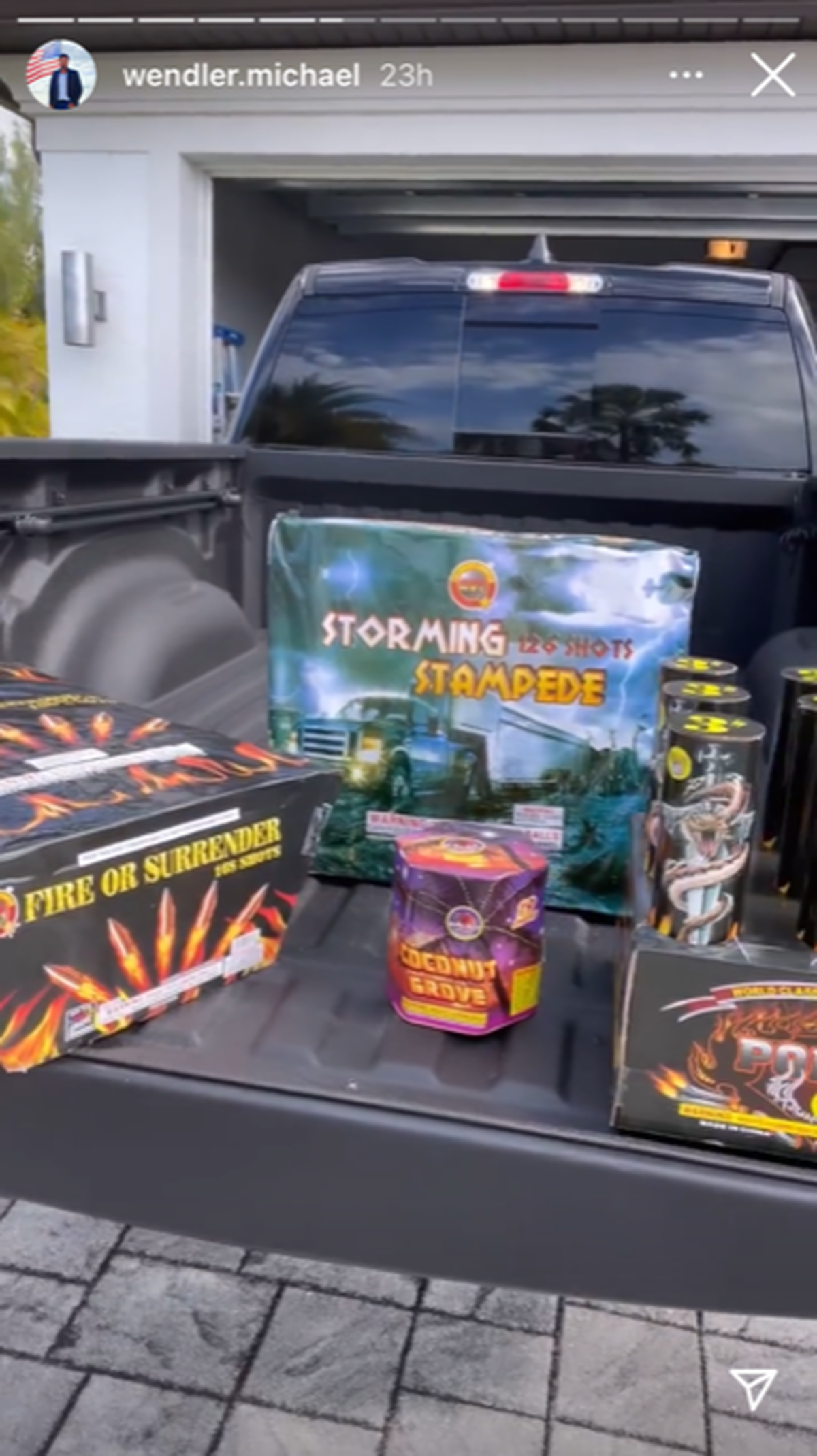 Der Wendler zeigt seinen vollbeladenen Truck.