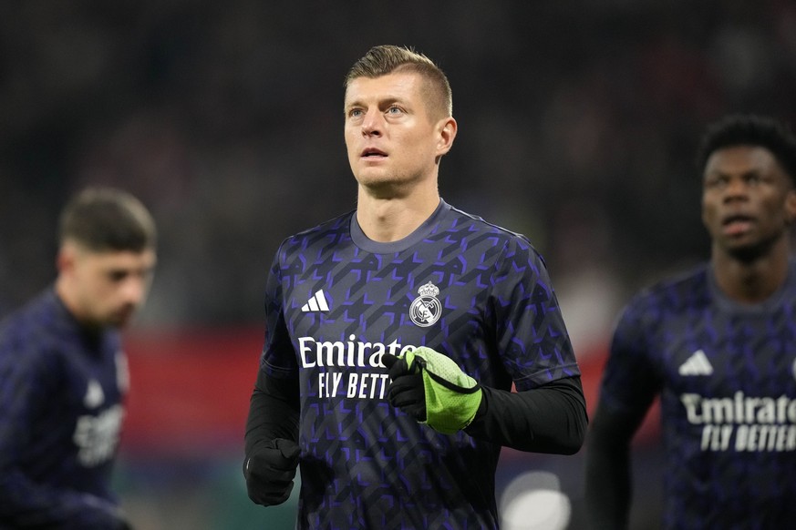 Real Madrid&#039;s Toni Kroos warming up prior the Champions League round of 16 first leg soccer match between RB Leipzig and Real Madrid at the Red Bull arena stadium in Leipzig, Germany, Tuesday, Fe ...