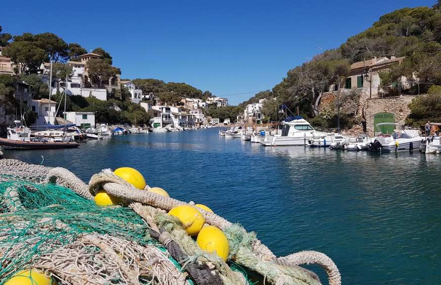 Themenfoto: Urlaub, Mallorca, 24.05.2019 Traumhafter Blick in den Hafen derCala Figuera, Themenfoto: Urlaub, Mallorca - *** Theme photo Vacation, Mallorca, 24 05 2019 Dreamy view into the harbour of C ...