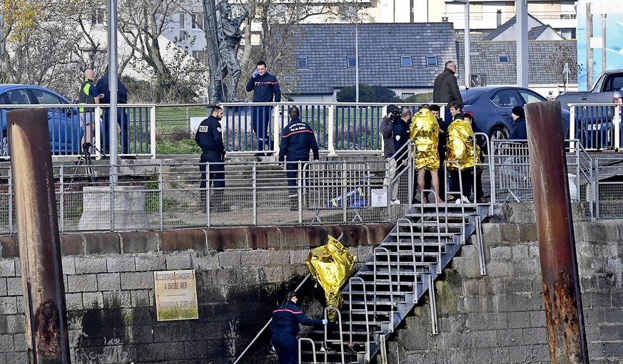 RECORD DATE NOT STATED Calais northern France: migrants rescued at sea 2022/11/13 Calais, November 13, 2022 northern France: three migrants rescued at sea during a Channel crossing to the UK. Migrants ...