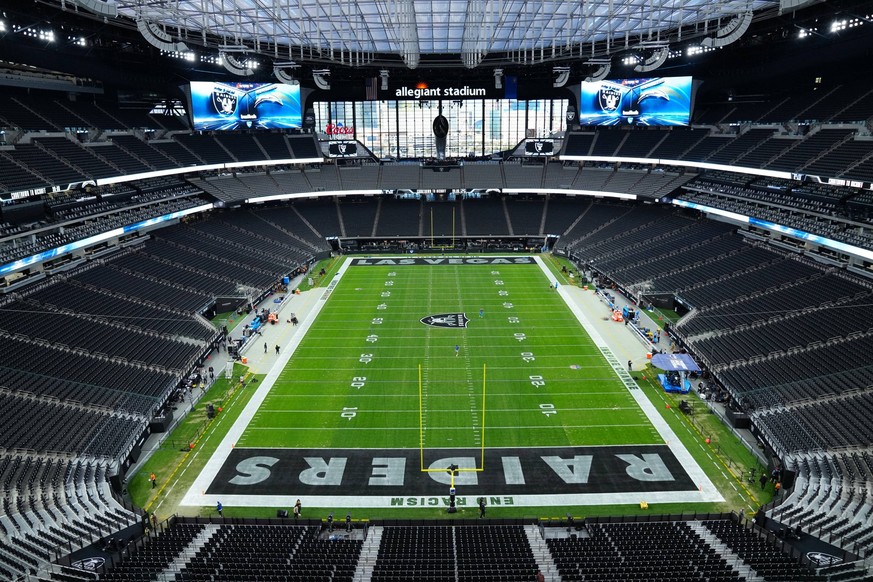 NFL, American Football Herren, USA Los Angeles Chargers at Las Vegas Raiders Dec 14, 2023 Paradise, Nevada, USA General view before the game between the Los Angeles Chargers and the Las Vegas Raiders  ...