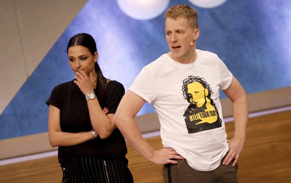 Entertainer Oliver Pocher mit Ehefrau Amira Pocher in der RTL-Live-Show Pocher vs. Wendler - Schluss mit lustig in den NOBEO Studios. Nach ihrer Hochzeit 2019 gaben beide im August 2023 ihre Trennung  ...