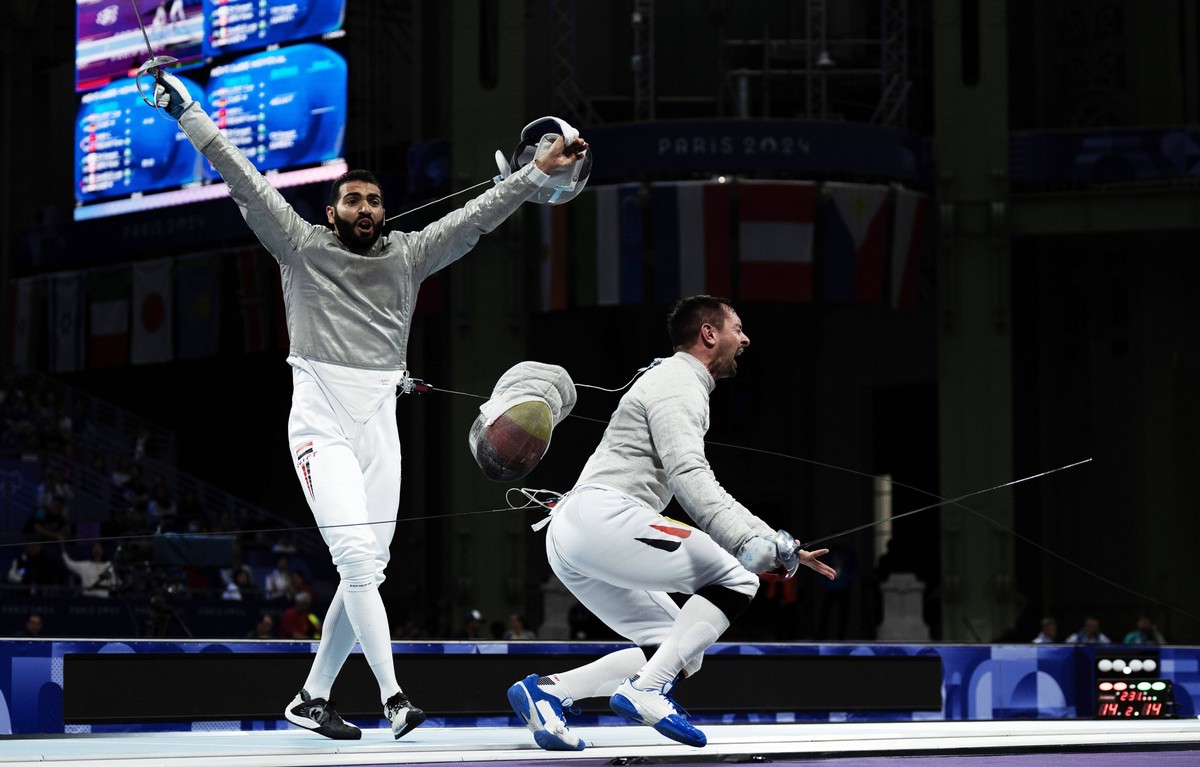 240727 -- PARIS, July 27, 2024 -- Ziad Elsissy L of Egypt reacts after winning Matyas Szabo of Germany during the Men s Sabre Individual Table of 8 at the Paris 2024 Olympic Games, Olympische Spiele, ...