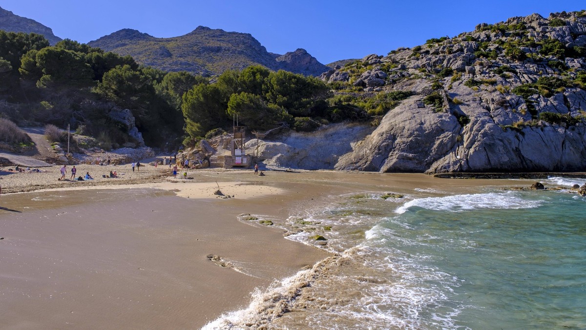 Strand Cala de Sant Vicenc und Kap Formentor, Pollença, Serra de Tramuntana, Mallorca, Balearen, Spanien, Europa *** Beach Cala de Sant VICENC and Cape Formentor, Pollença, Serra de Tramuntana, Majorc ...