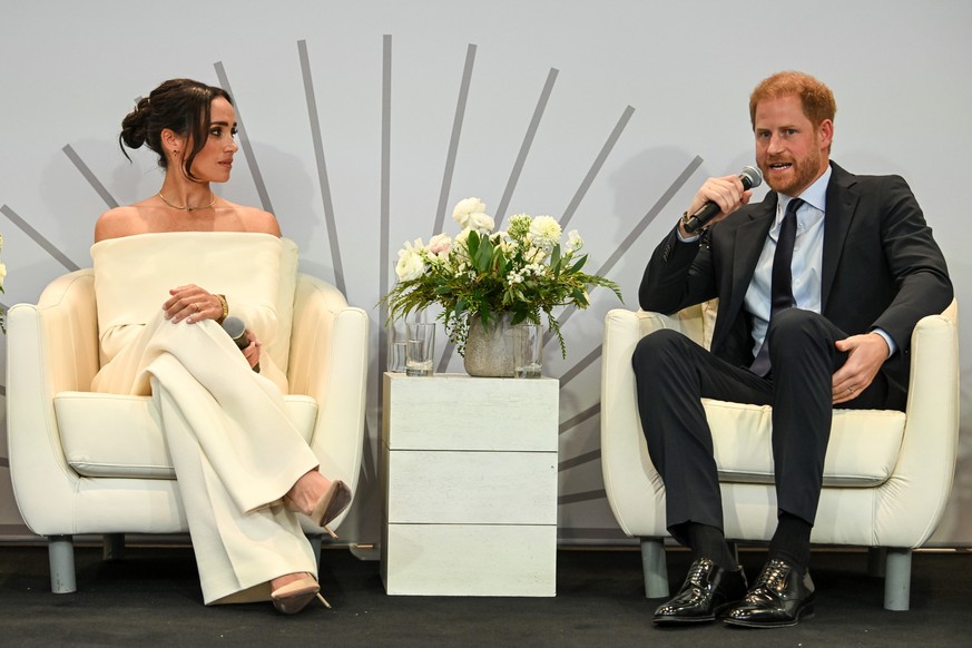 NEW YORK, NEW YORK - OCTOBER 10: (L-R) Meghan, Duchess of Sussex and Prince Harry, Duke of Sussex speak onstage at The Archewell Foundation Parents’ Summit: Mental Wellness in the Digital Age during P ...