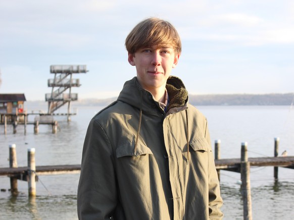 Jonathan Auer ist Schüler und seit Anfang 2019 bei Fridays for Future aktiv. In seinem Heimatort gründete er eine FFF-Ortsgruppe, auf Bundesebene ist er unter anderem in die Kampagnenplanung, Newslett ...