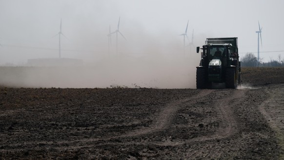 Die fehlende Bodenfeuchte ist ein Problem für die Landwirtschaft.