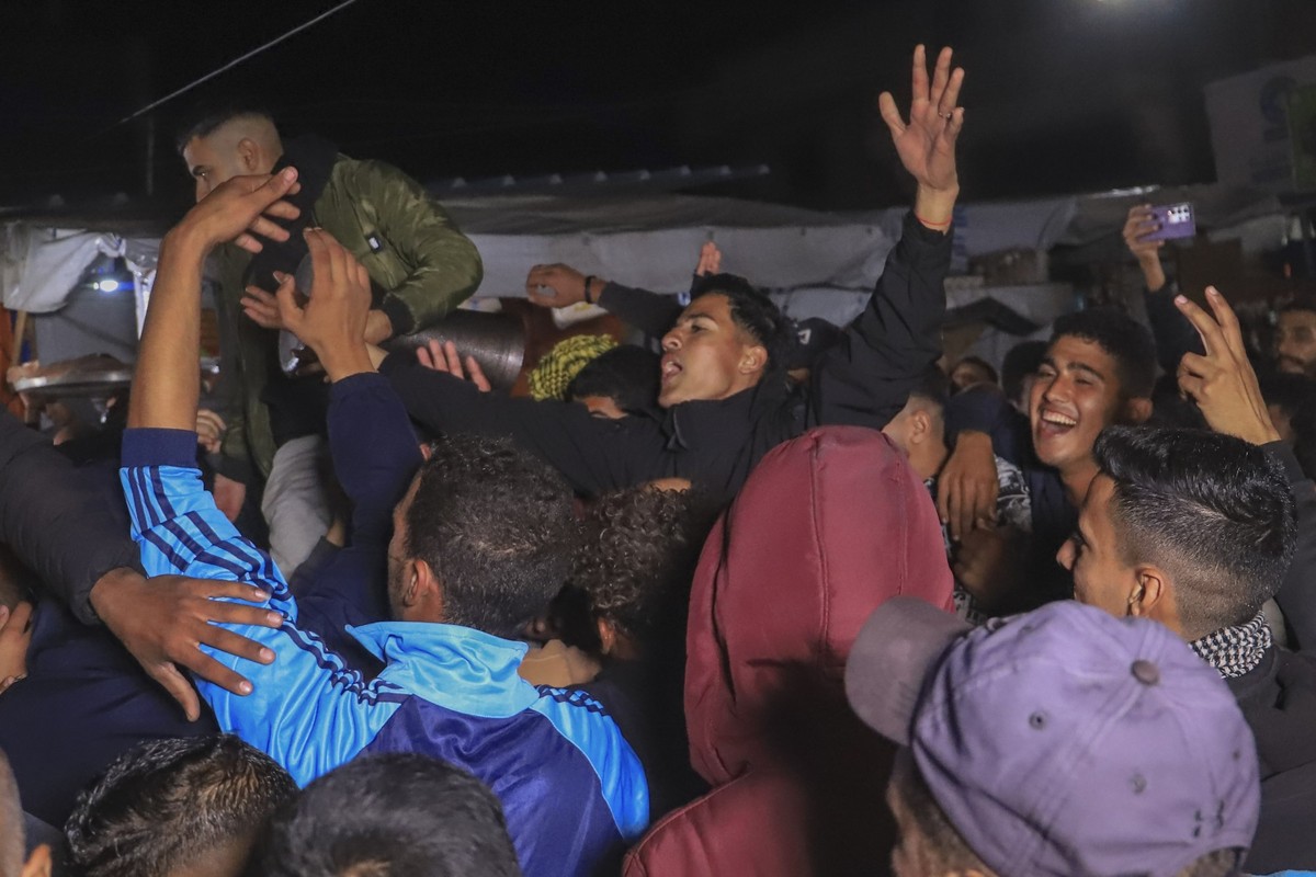 Palestinians celebrate the imminent announcement of a ceasefire deal between Hamas and Israel in Khan Younis, central Gaza Strip, Wednesday, Jan. 15, 2025.(AP Photo/(AP Photo/Mariam Dagga)