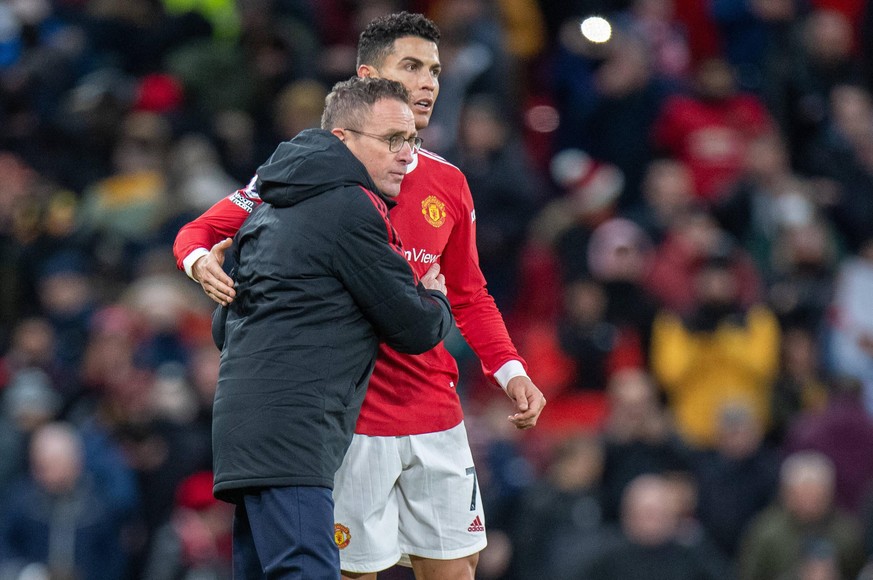 Sport Bilder des Tages MANCHESTER, ENGLAND - DECEMBER 04: manager Ralf Rangnick of Manchester United, ManU and Cristiano Ronaldo of Manchester United during the Premier League match between Manchester ...