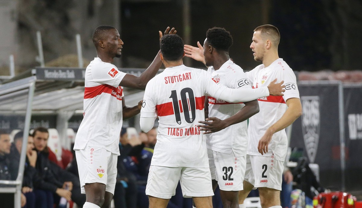 29.10.2022, Deutschland, Stuttgart, Fußball Bundesliga, Saison 2022/2023, VfB Stuttgart vs. Hertha BSC Berlin , Jubel VfB , von links: Serhou Guirassy / Tiago Tomas / Naouirou Ahamada / Waldemar Anton ...