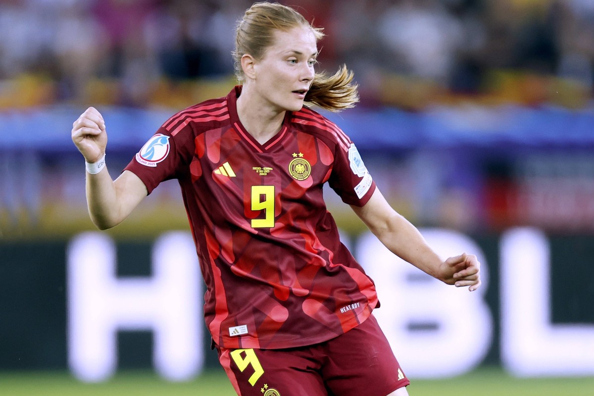 NUESKEN Sjoeke Team Deutschland UEFA Frauen Fussball EURO 2025 in der Schweiz Vorrundenspiel Schweden - Deutschland 4 : 1 am 12.07. 2025 in Zuerich *** NUESKEN Sjoeke Team Germany UEFA Womens Football ...