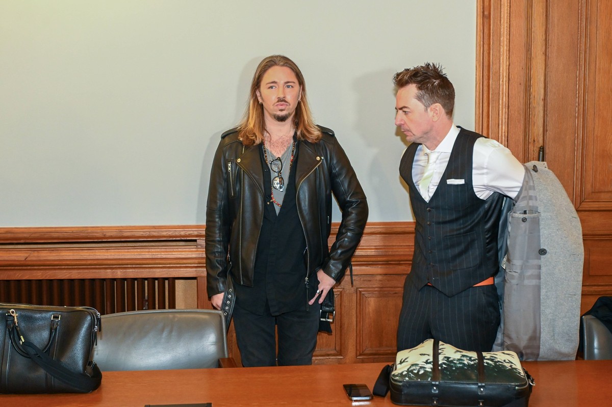 Prozessauftakt gegen Gil Ofarim 07.11.2023 gegen 9 Uhr Leipzig, Landgericht Leipzig Prozessauftakt gegen Musiker Gil Ofarim am Landgericht Leipzig wegen Verleumdung u.a. Im Bild: Angeklagter Musiker G ...