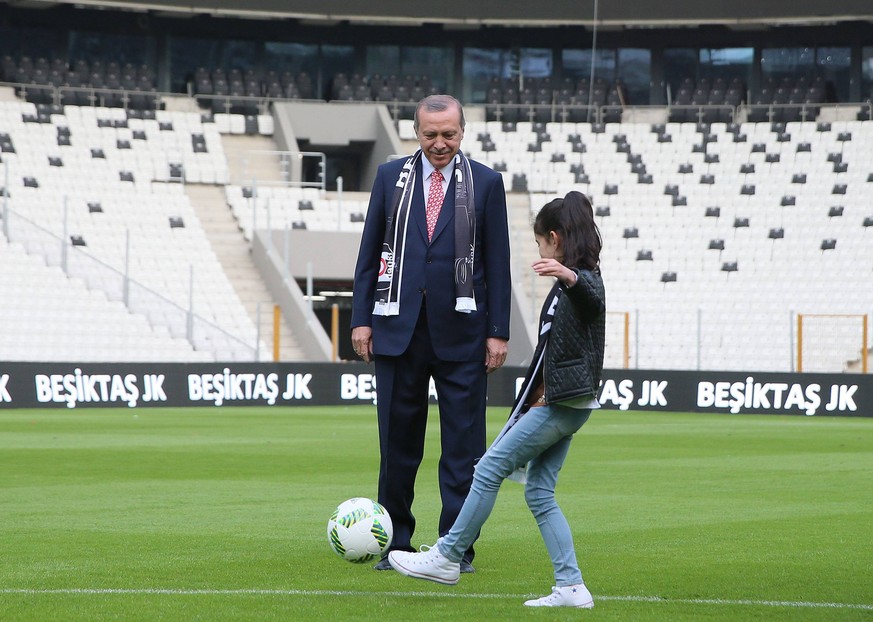 Calhanoglu, Naki und die Besiktas-Fans – so steht der türkische Fußball zu Erdogan