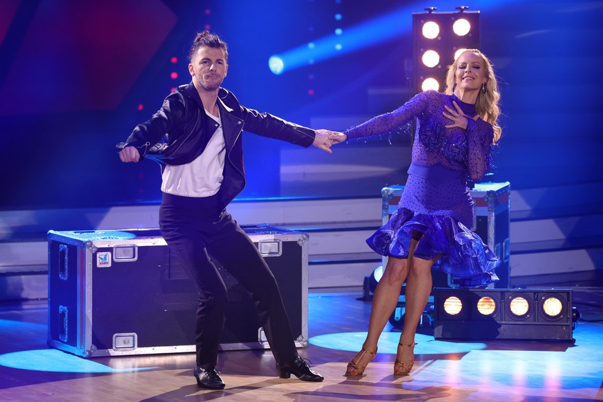 COLOGNE, GERMANY - MARCH 04: Riccardo Basile and Isabel Edvardsson perform on stage during the 2nd show of the 15th season of the television competition show &quot;Let&#039;s Dance&quot; at MMC Studio ...