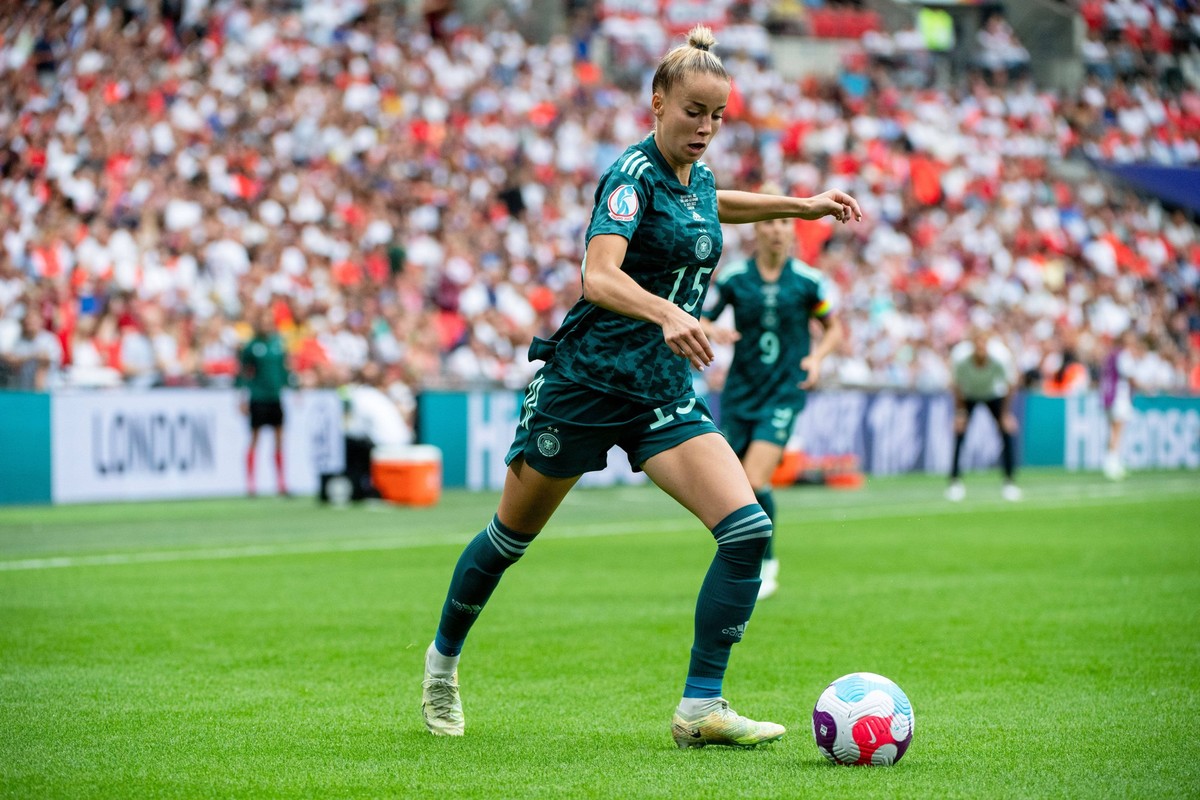 Giulia Gwinn Deutschland 15 am Ball, GBR, England vs. Deutschland, Fussball UEFA Womens EURO 2022, 31.07.2022, Finale GBR, England vs. Deutschland, Fussball UEFA Womens EURO 2022, 31.07.2022, Finale L ...