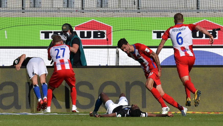 Am 33. Spieltag verlor der Hamburger SV bereits in Heidenheim mit 1:2. Bis zur 80. Minute führte der HSV mit 1:0.